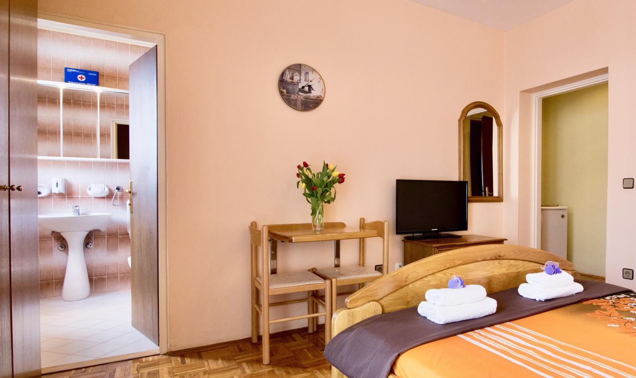 Pansion Adria Otel Sveti Filip i Jakov Dış mekan fotoğraf